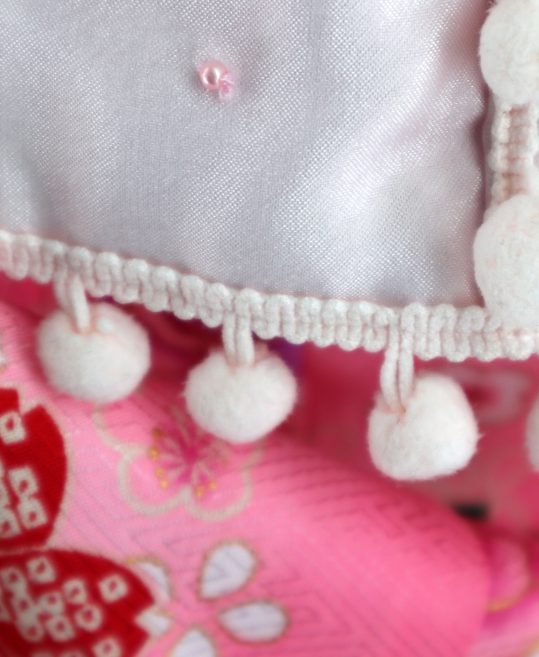 七五三 1〜2歳女の子用被布[かわいい系] (被布)白にバラの飾り(着物)ピンクに花々No.80H